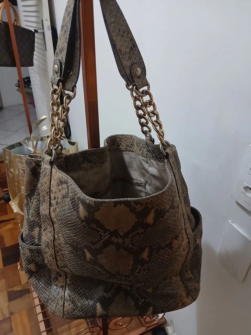 Bolsa Michael Kors Python Embossed Bege - Foto 4