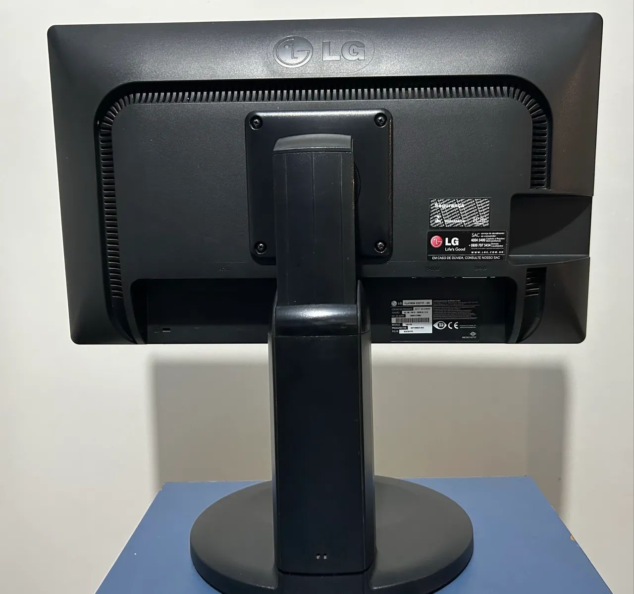 Monitor LG 20 polegadas gira na vertical/ vga e dvi - Foto 2