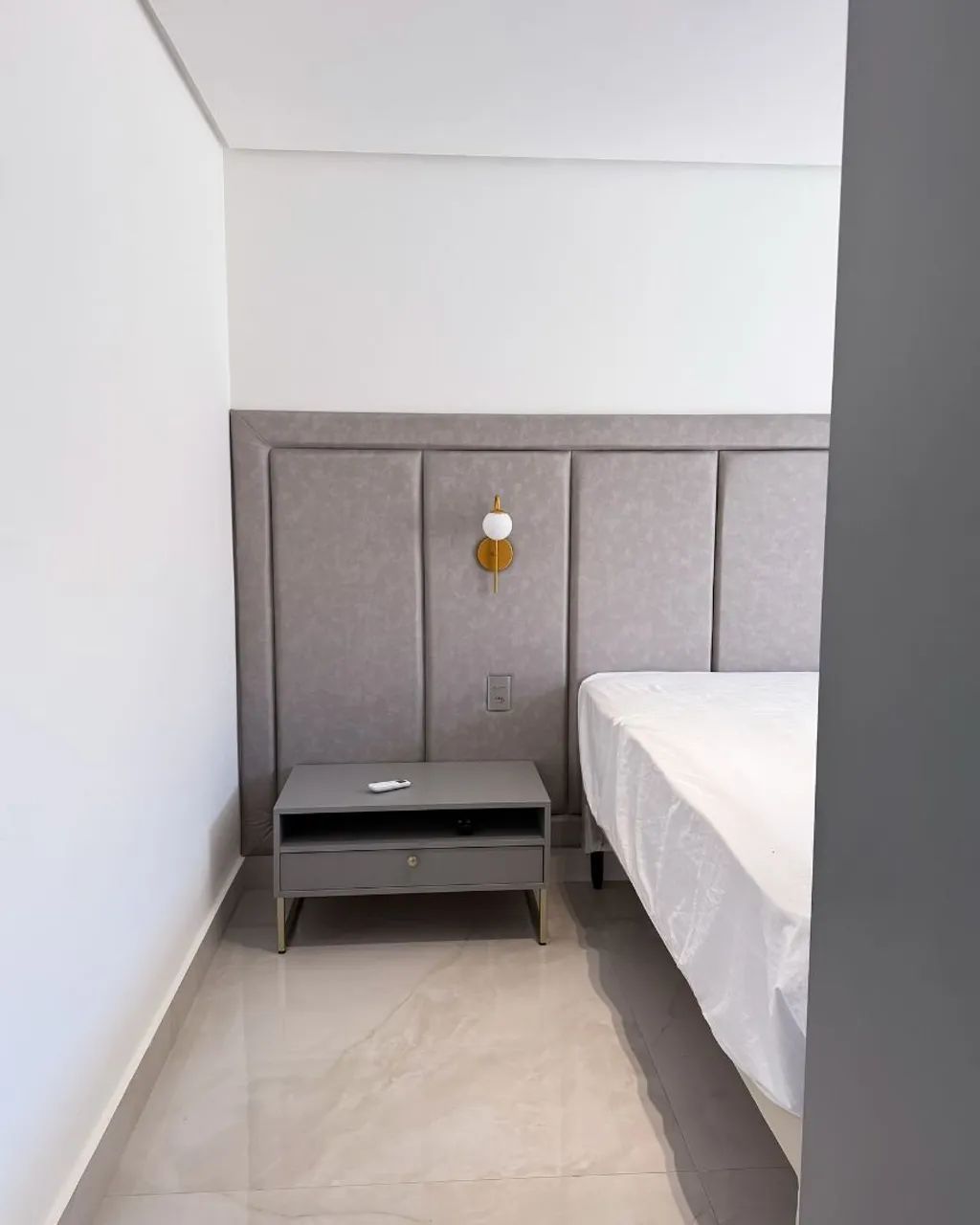 Linda cabeceira de cama estofada na cor rosa, com design moderno e elegante. - Foto 5
