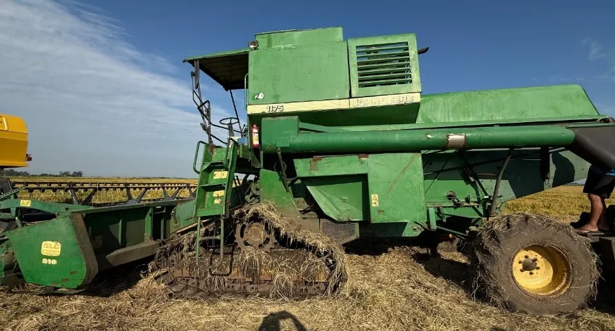 Colheitadeira John Deere 1175