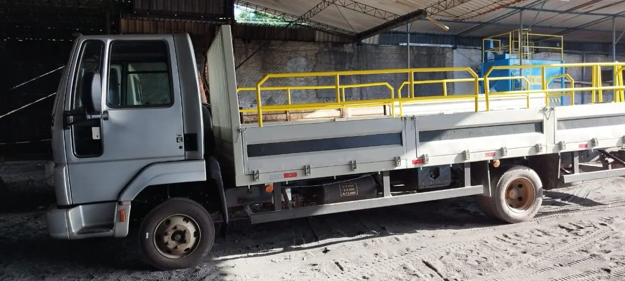 Caminhão Cargo Ford 816