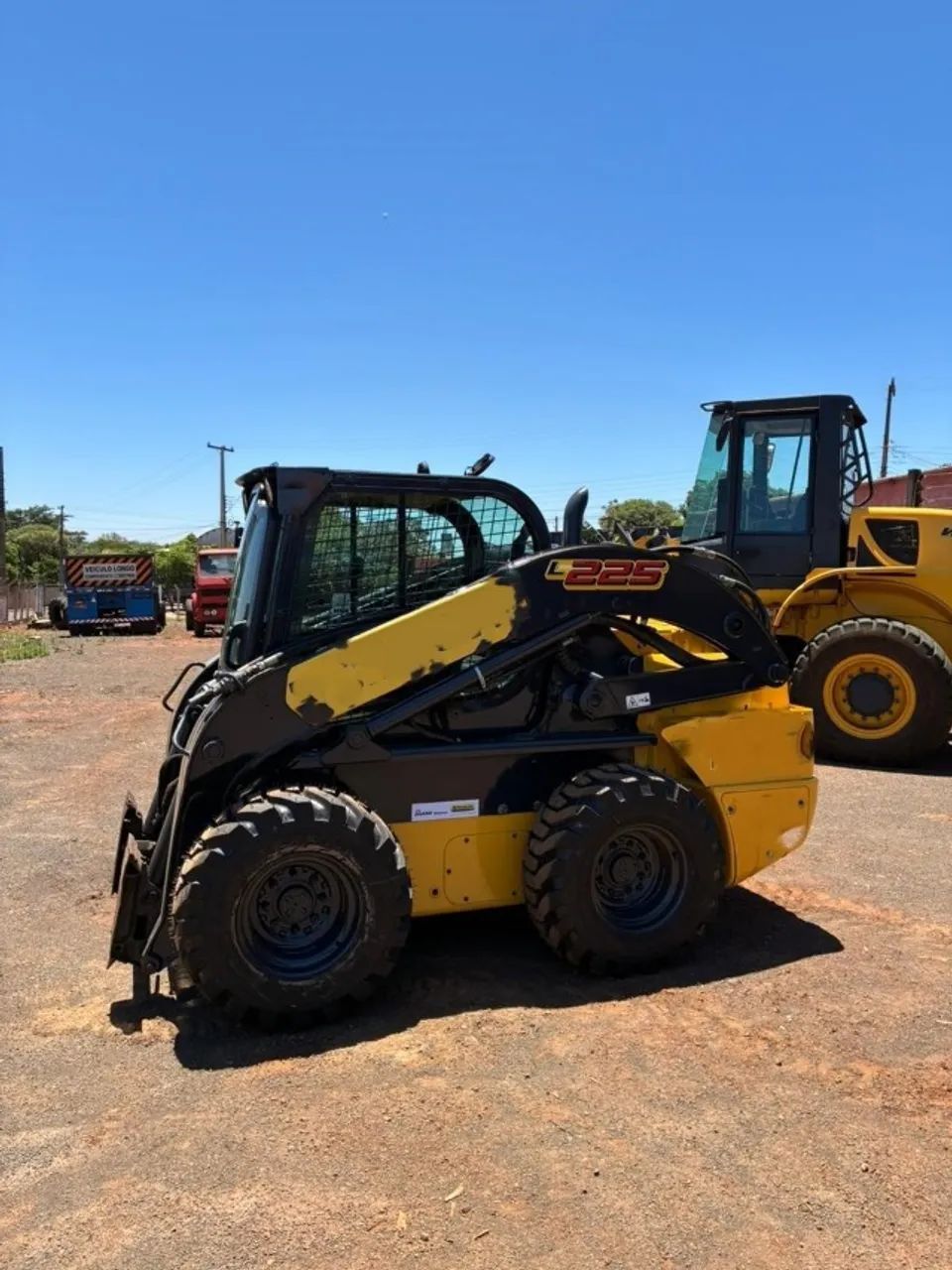 MINI CARREGADEIRA NEW HOLAND L225 / 2019 - Foto 4