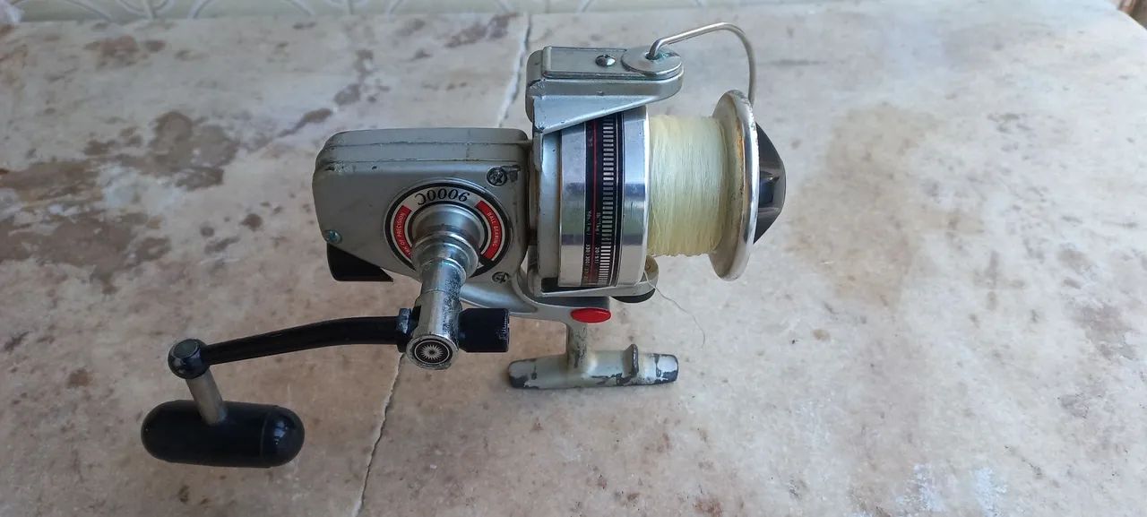 Carretilha de Pesca Daiwa 9000C - Foto 3
