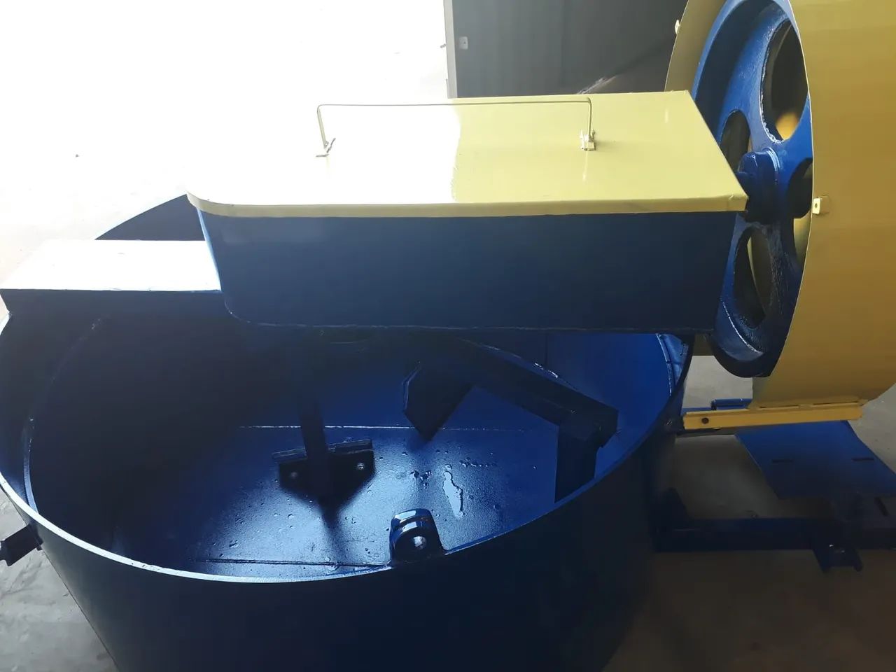 Misturador de concreto de 1000litros com chapa de desgaste 10mm  novo muito resistente - Foto 2