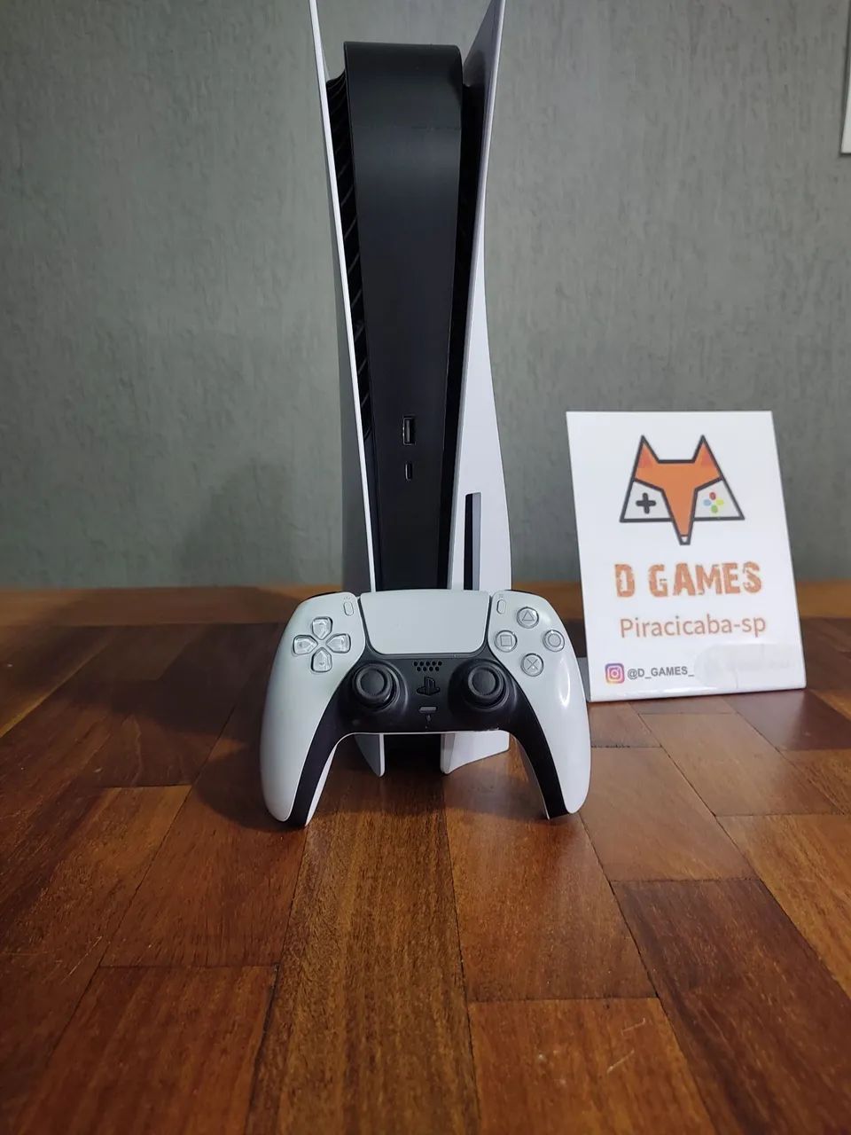 PS5 Mídia Física Semi Novo.