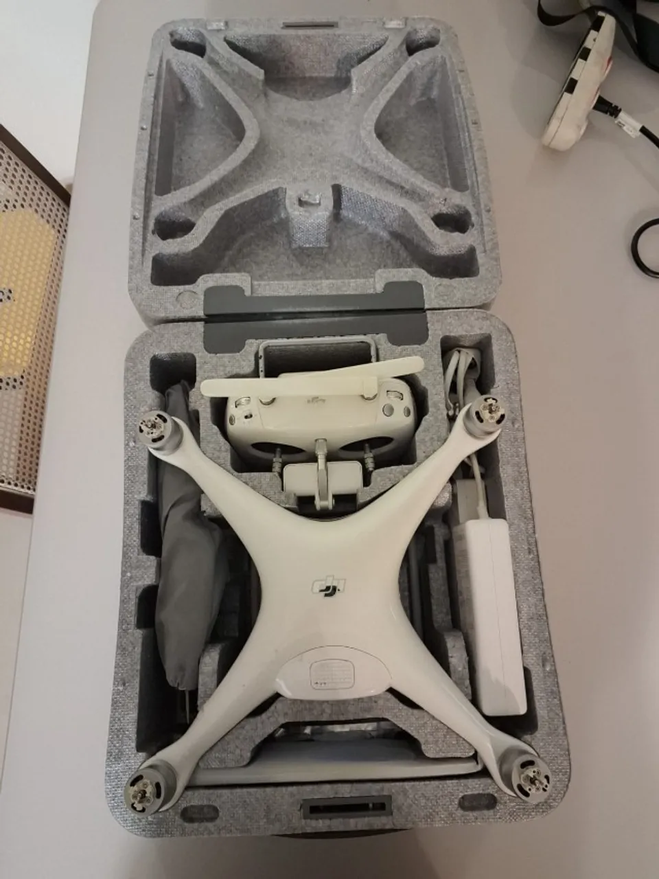 DRONE DJI PHANTOM 4 - USADO
