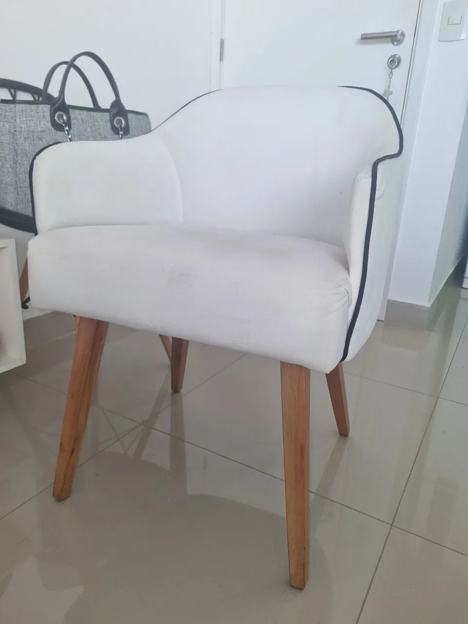 Poltrona branca 64717834302593123