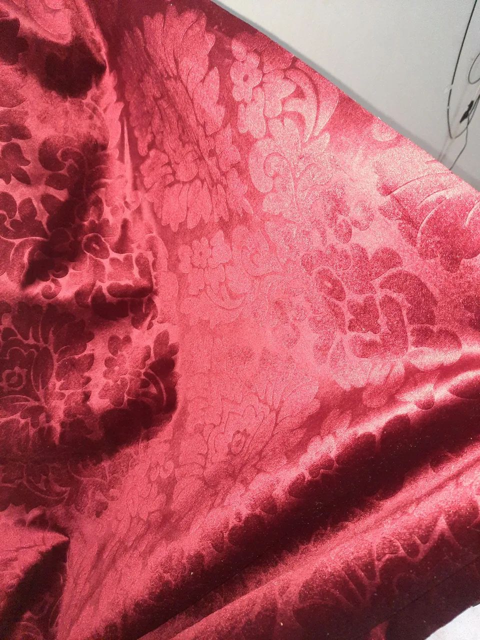 Vendo metro de tecido veludo vicenza cor vermelho