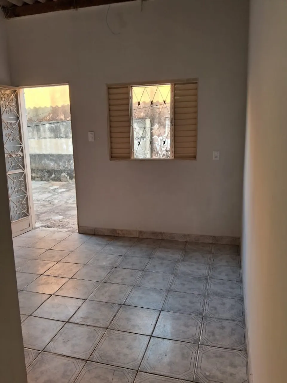 Alugo casa de fundos, Gama Oeste