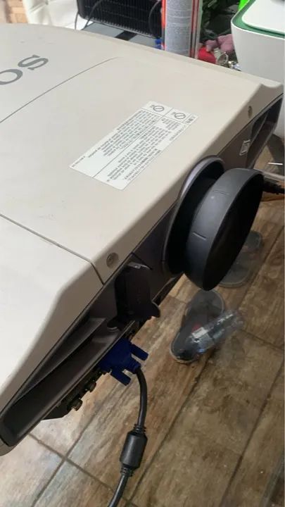 Vendo ou troco Reto Projetor Sony VPL FX 52 - Foto 2