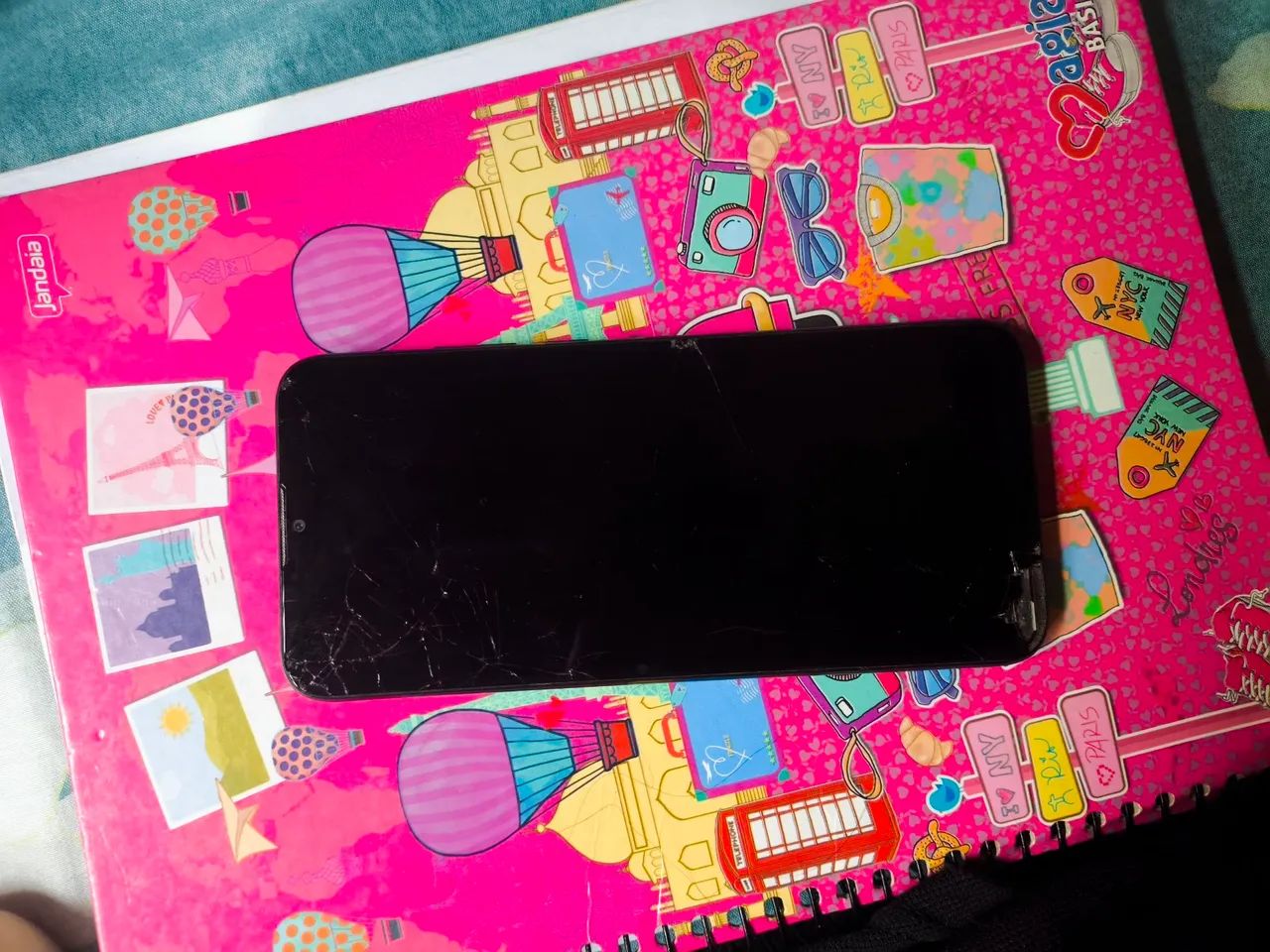 Tela de Celular com Tela Quebrada