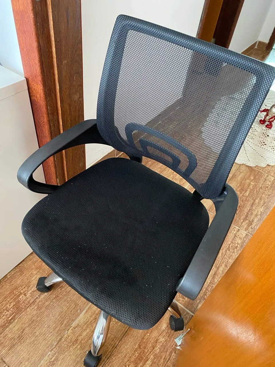 Cadeira de Escritório Ergonômica - Conforto e Design