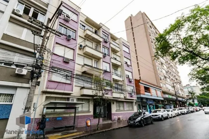Apartamento térreo semi mobiliado de três quartos no Rio Branco