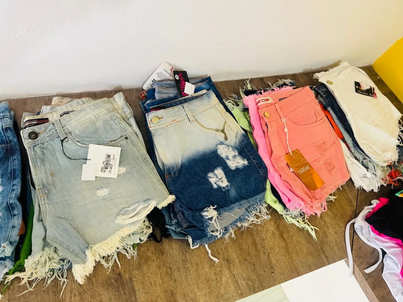Fechando loja várias roupas para queimar o estoque preços ótimos confira !? - Foto 2