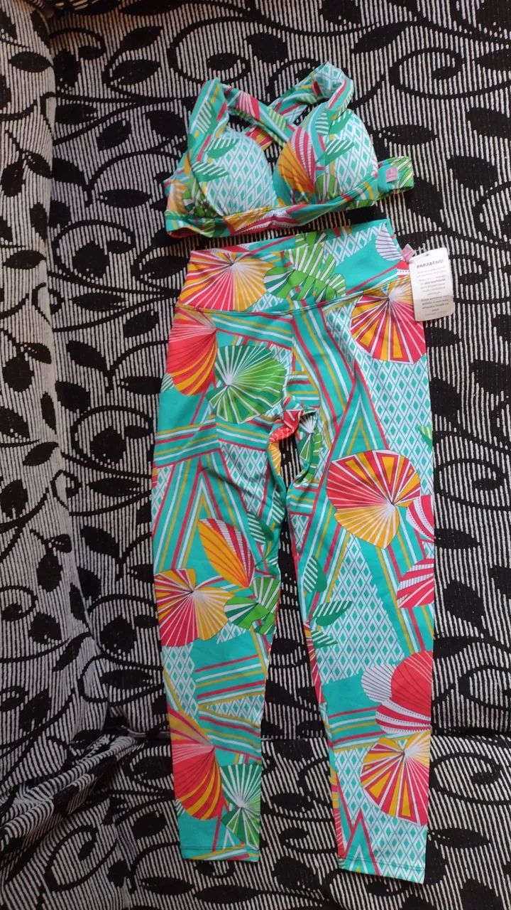 Conjunto Fitness Estampado Vibrante