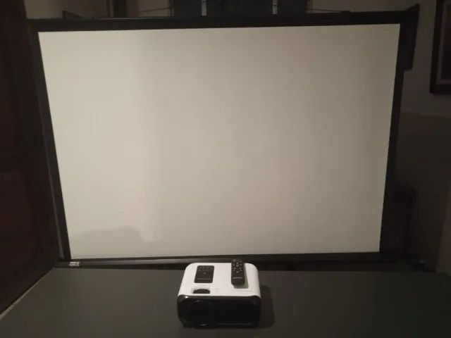 Projetor e telão 