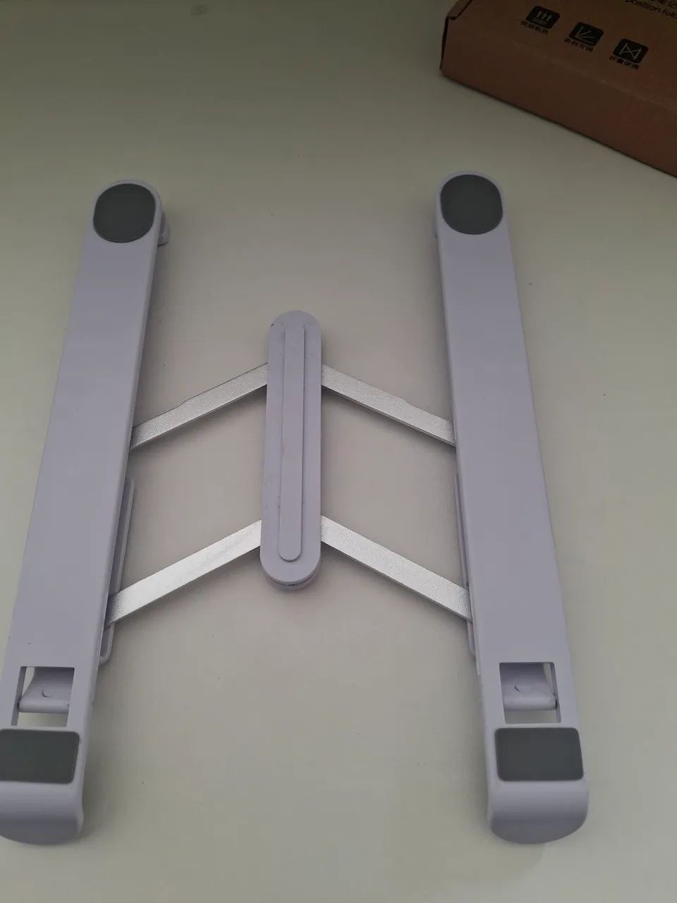 Suporte para Laap Top e Notebook ajustável e dobrável  - Foto 2