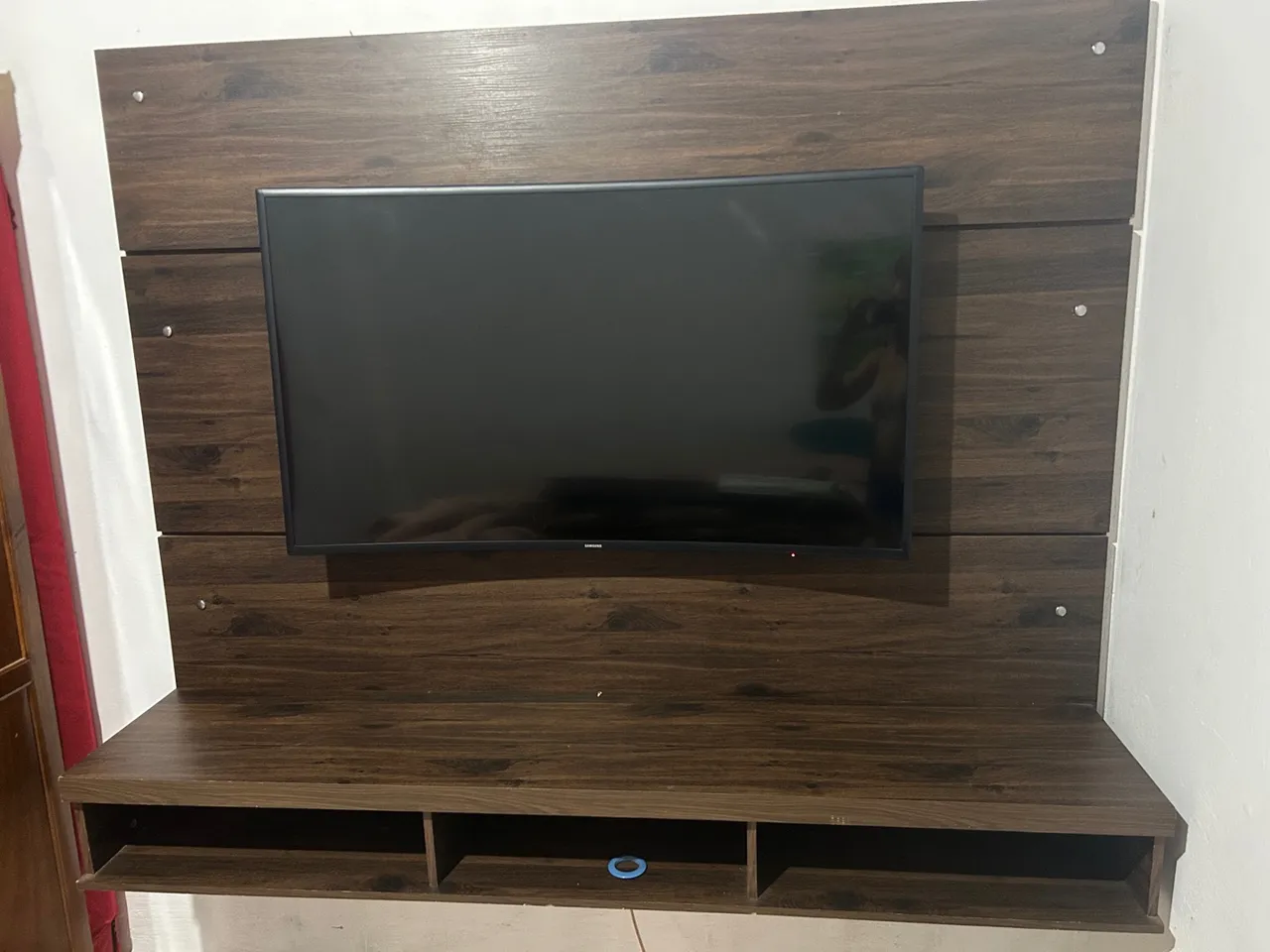 Painel para TV com Rack Embutido - Design Moderno
