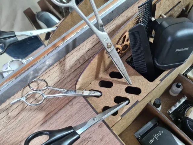 lote maquininha de cortar cabelo e barbeadores  ( usado) - Foto 3