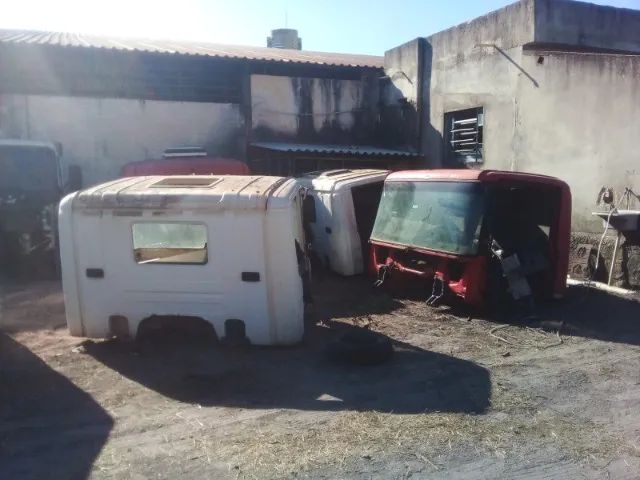 Oportunidade!! Vendo cabines de Volvo, Mercedes bicuda, Scania bicuda para desocupar lugar - Foto 2