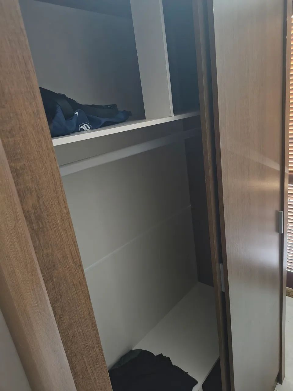 Guarda roupa 2 portas perfeito estado - Foto 3