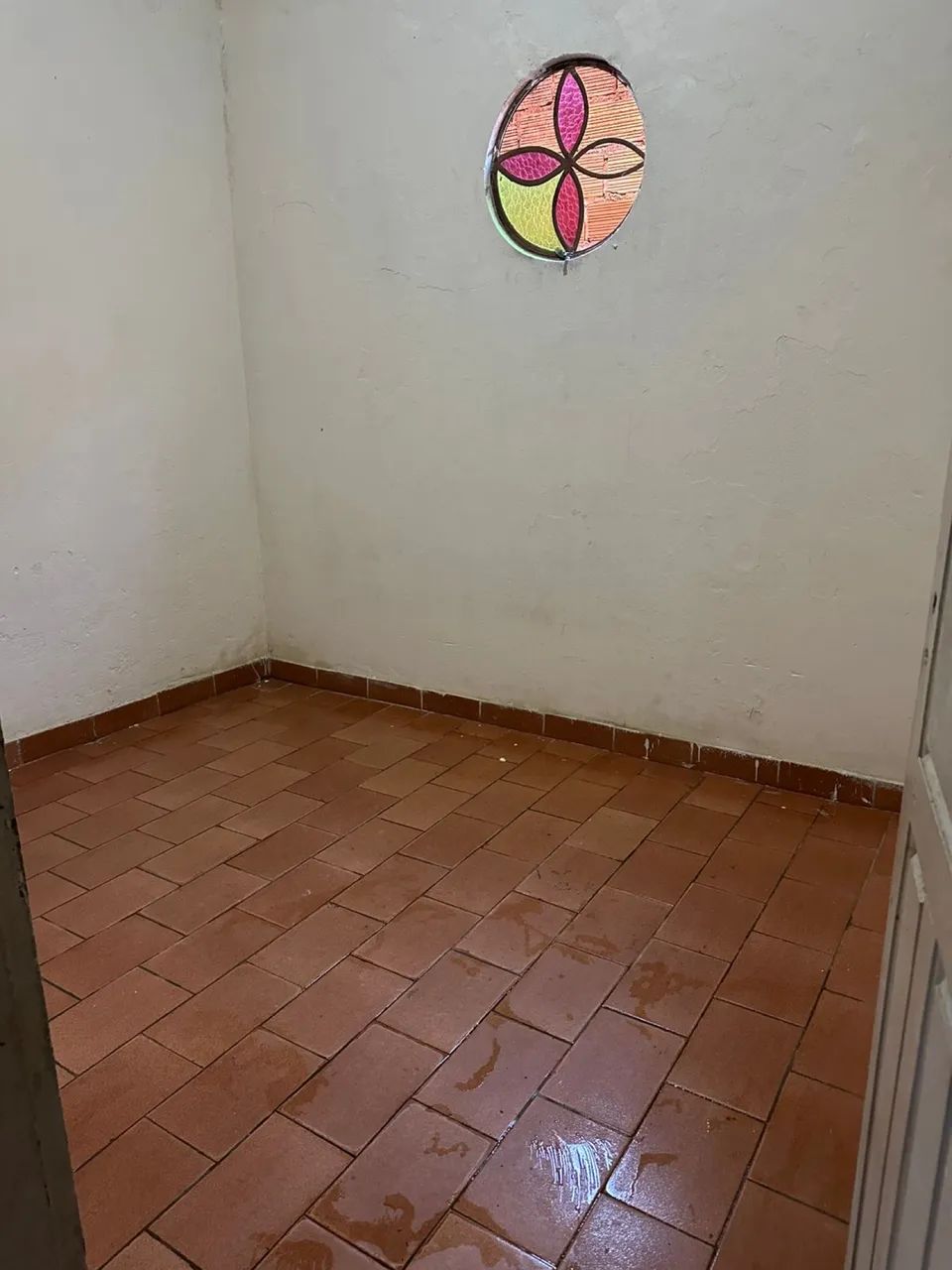 Aluga- se um barracão 