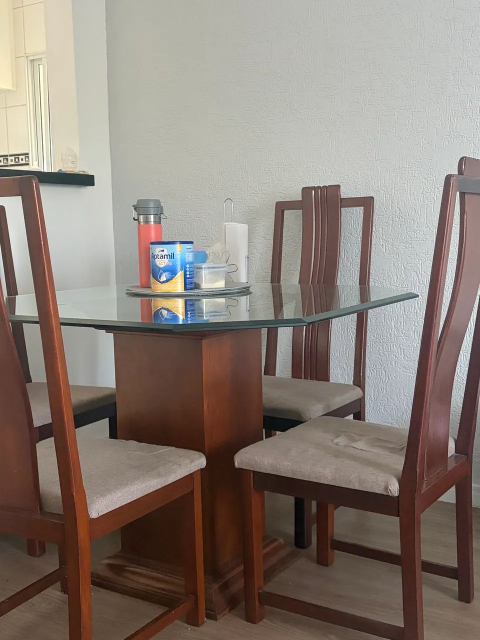 Conjunto de mesa e 4 cadeiras