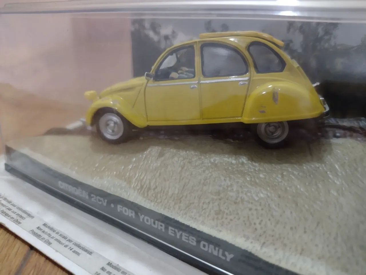 Coleção James Bond 007 - Miniatura Citroen 2 CV - Foto 4