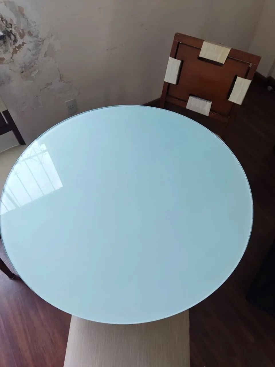 Mesa de Jantar Redonda com Tampo de Vidro - Moderna e Robusta