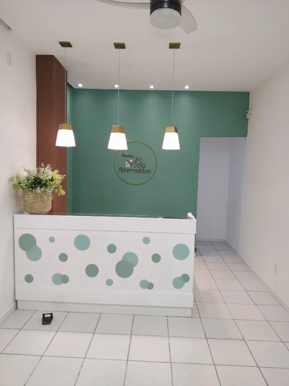 Prateleira+balcão para comercio material MDF maciço de boa qualidade - Foto 3