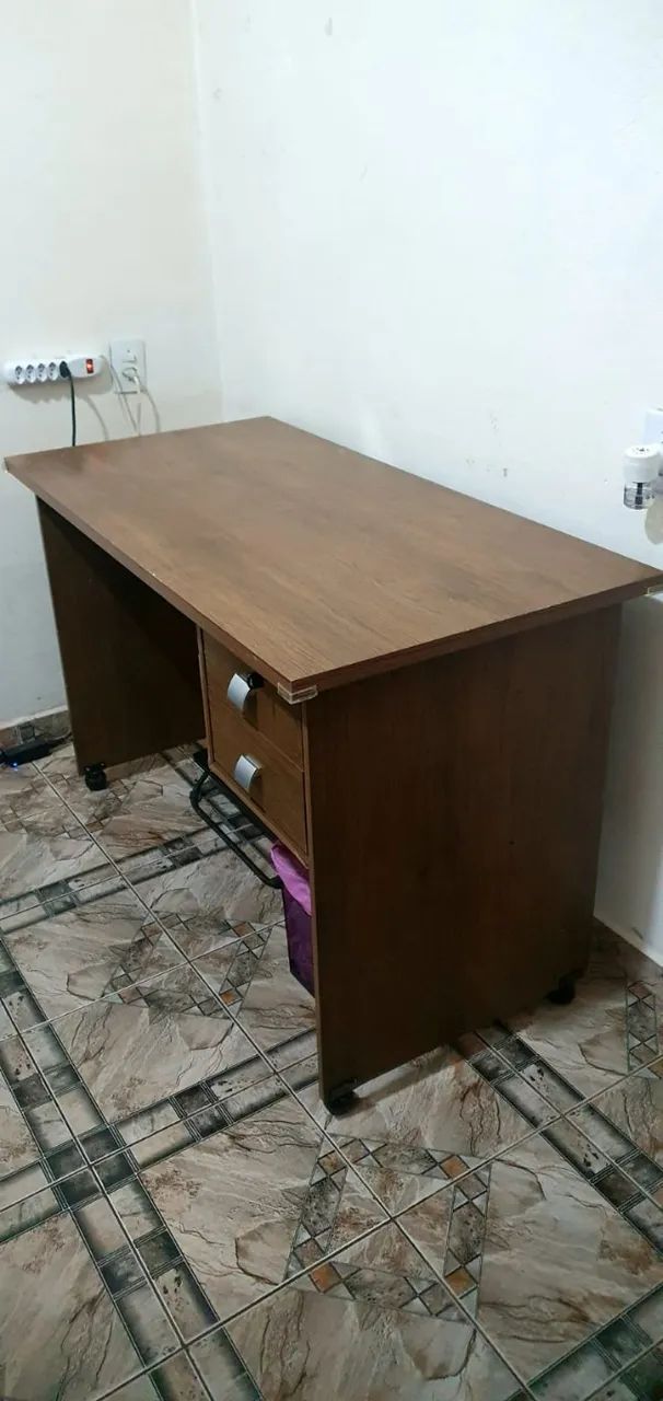 Mesa de escritória 2 gavetas e rodinhas - Foto 3