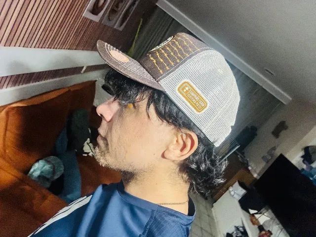 Bonés novos e usados 