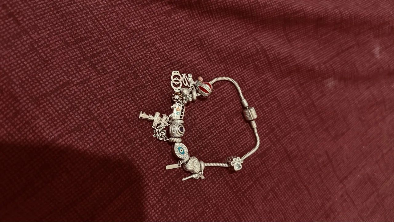 Pulseira de Berloques / Pandora e vai com os berloques prata 925