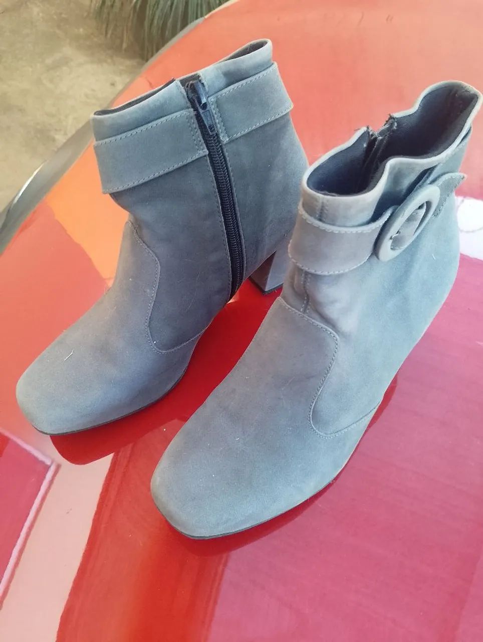 Bota cinza (feminina)