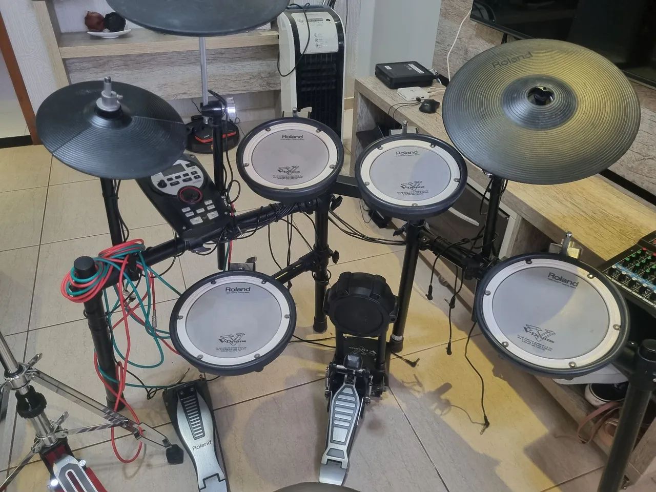 Bateria Eletrônica Roland TD 11, em excelente condição,  com banco, mesa de som, caixas - Foto 6