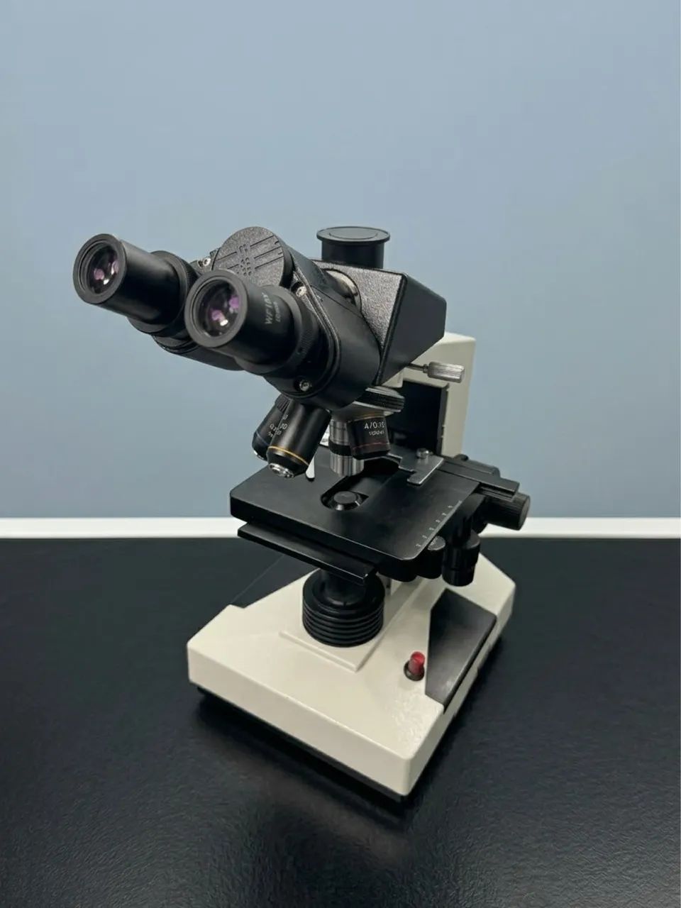 Microscópio Quimis Trinocular 