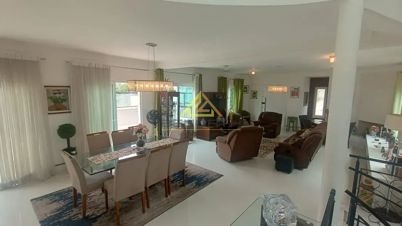 Casa de condomínio com 3 dormitórios e 5 vagas - Trememb
