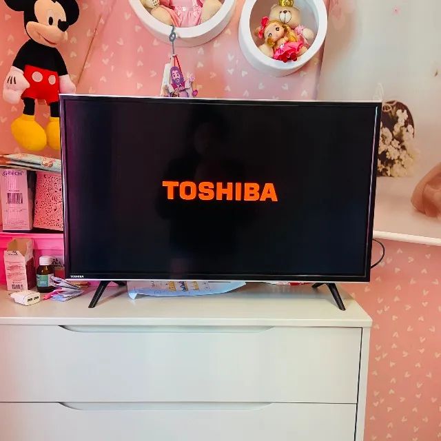 TV Toshiba 32 polegadas em perfeito estado, qualidade em imagem, vem com controle remoto.