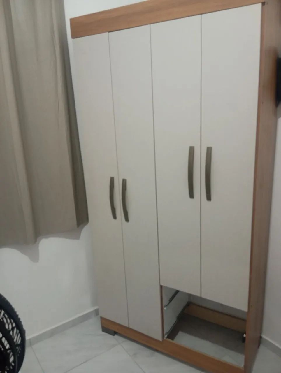 Guarda roupa 4 portas 2 gavetas para vender