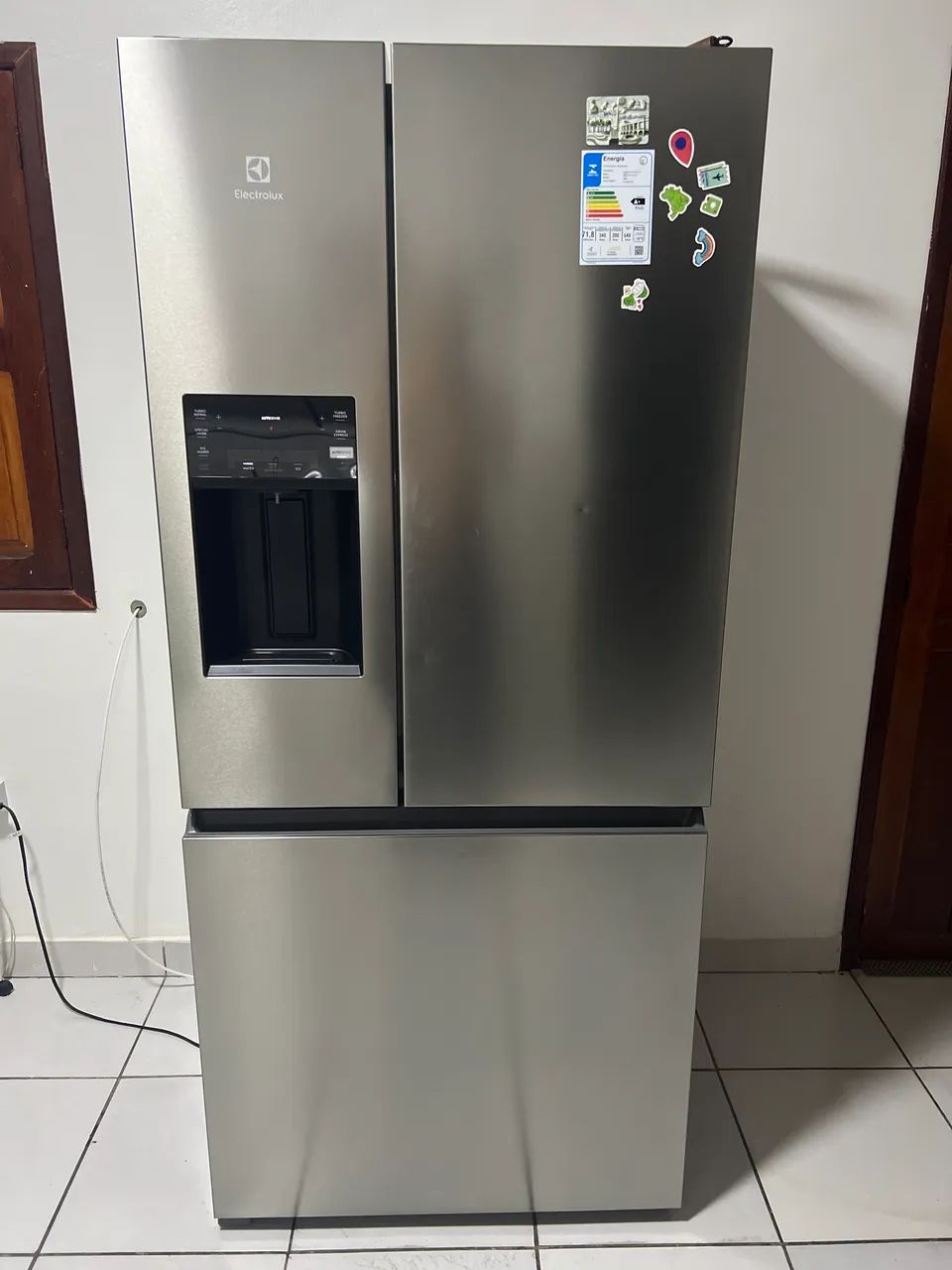 Vendo geladeira Eletrolux IM8IS 3 portas