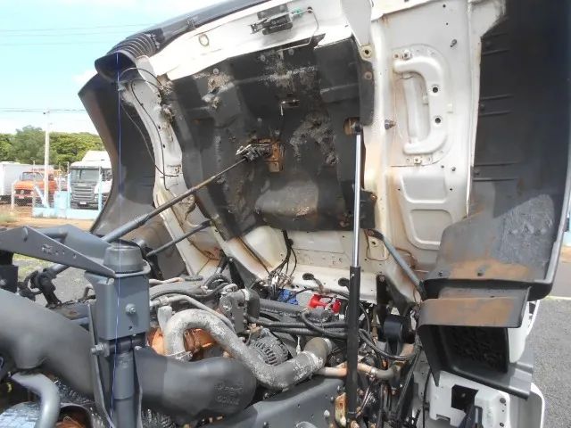 Iveco Tector 240e22 2013 com munck  - Foto 4