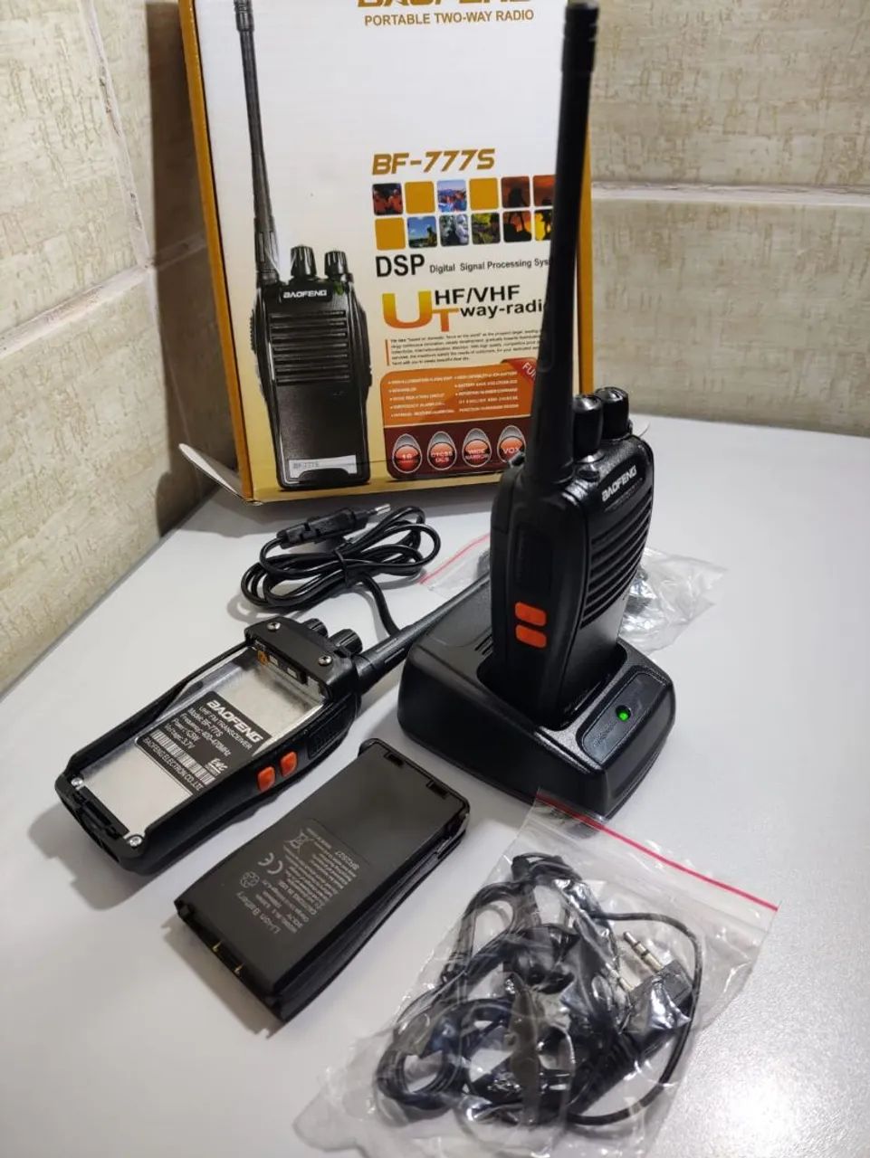 Vendo Rádio Baofeng UHF/VHF profissional, modelo BF-7775 - Foto 4
