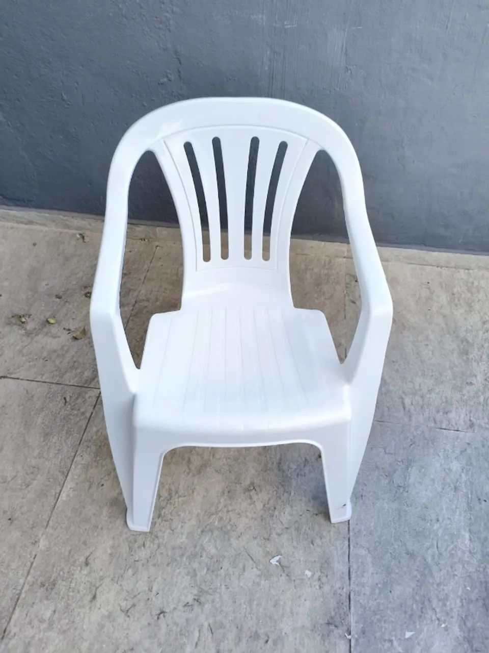Conjunto Mesa e Cadeiras de Plástico - Foto 2
