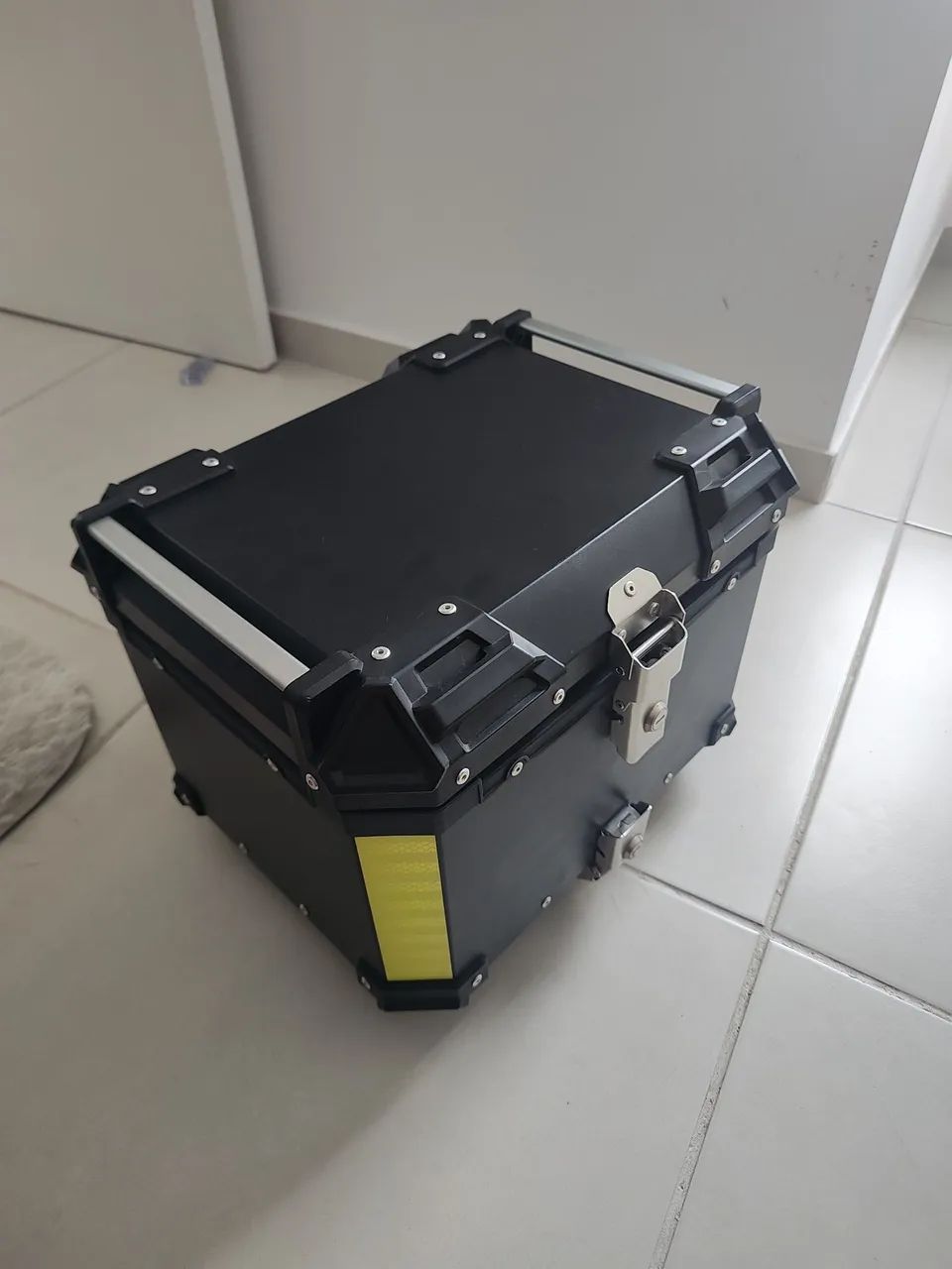 Baú alumínio preto 45L