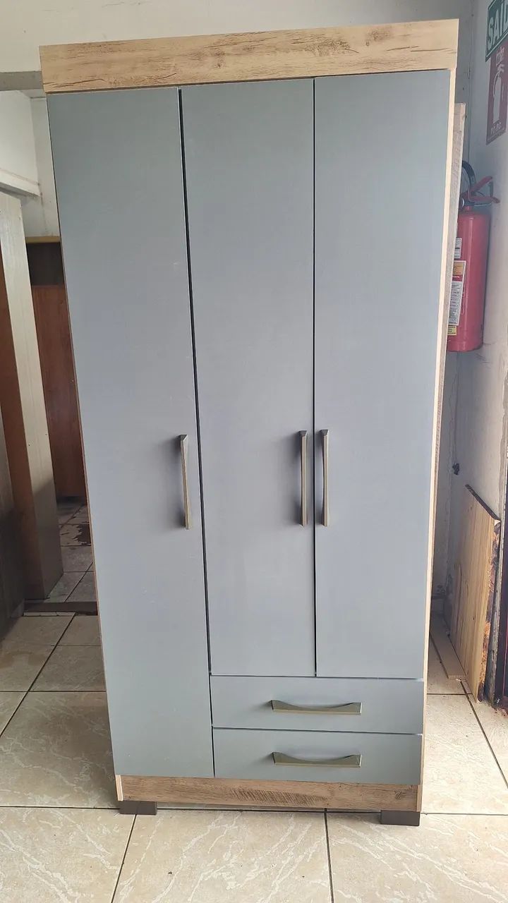 Guarda roupa de solteiro 