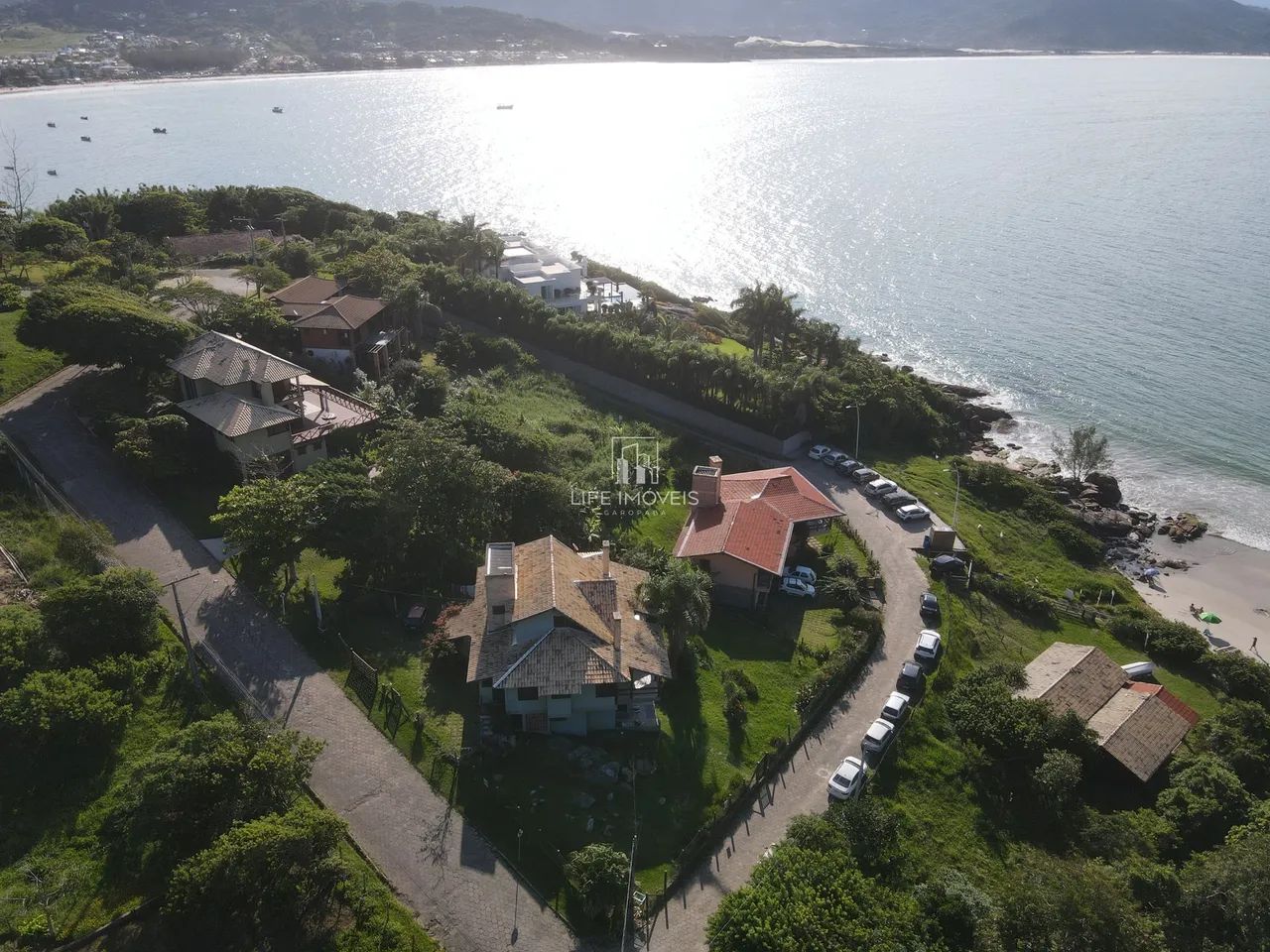 Casa beira-mar à venda em Garopaba/SC na Praia da Vigia com 3 quartos e 2 kitnets - Foto 4