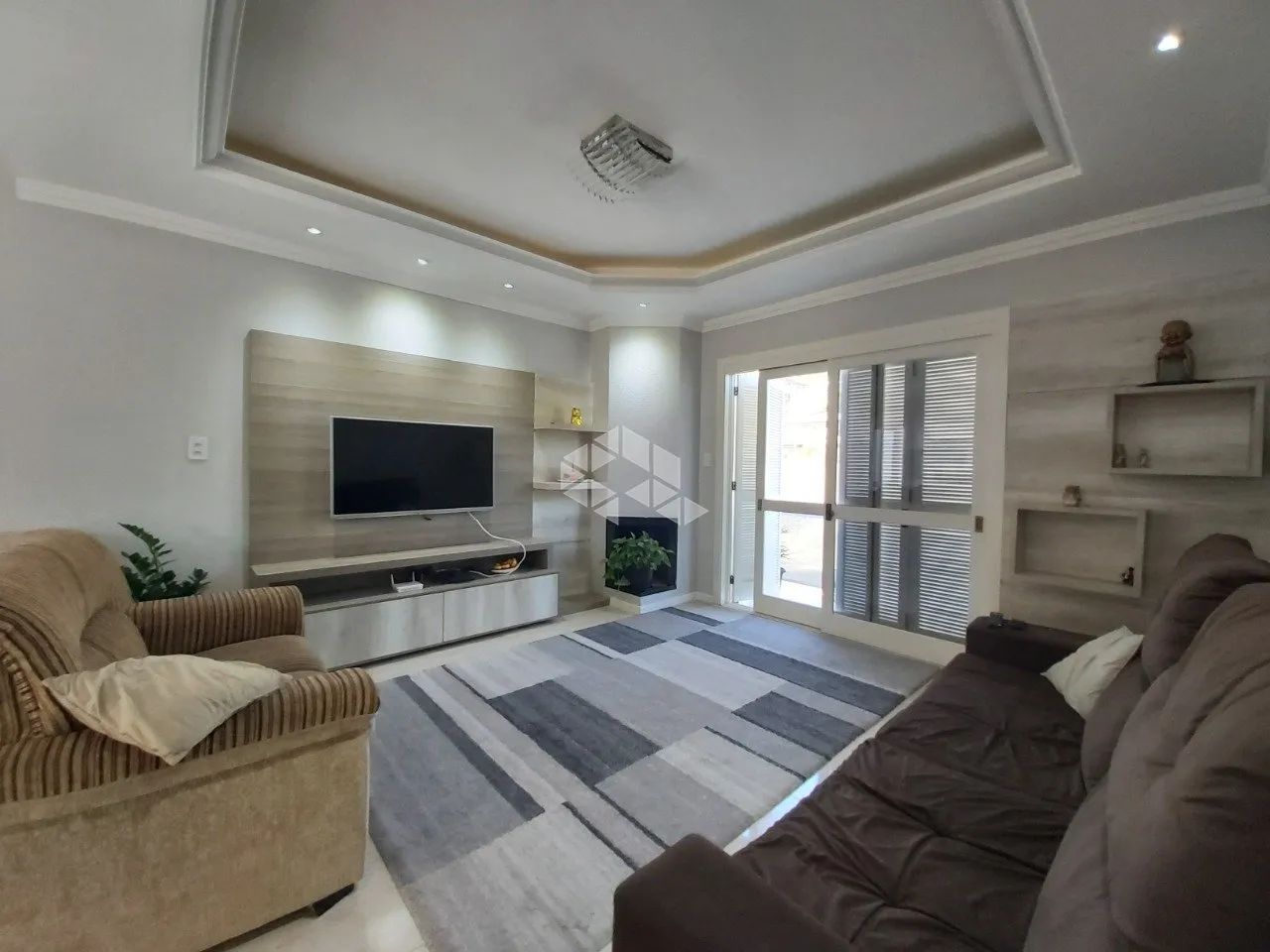 Casa com 3 Dormitórios e sala comercial - Foto 2