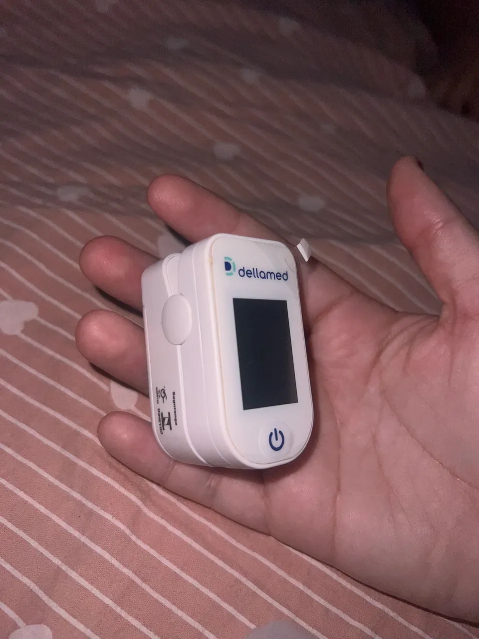 Oxímetro de dedo com capinha e bolsinha para guardar 