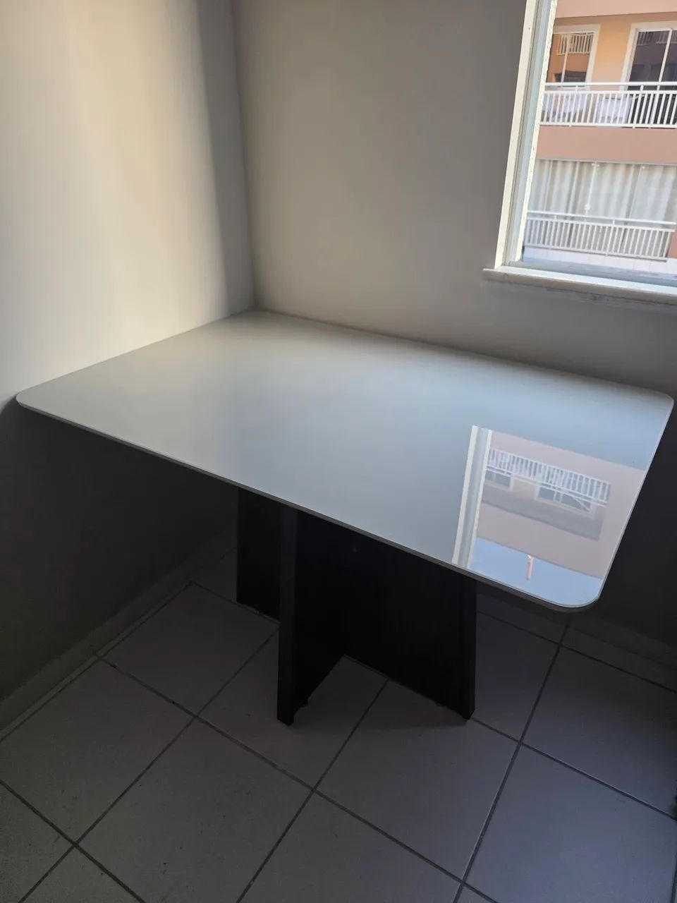 Mesa de jantar com 4 cadeiras