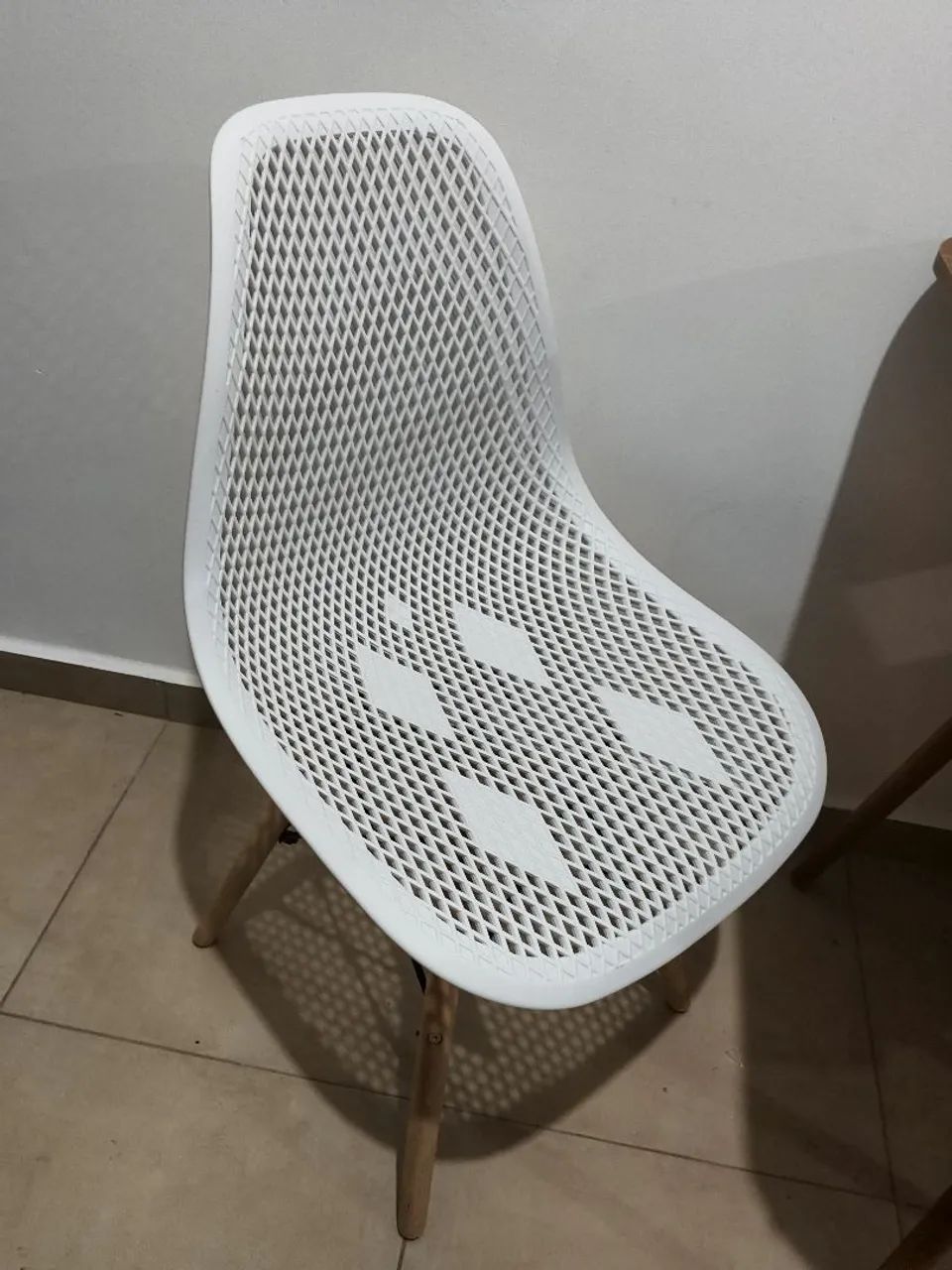 Mesa com 2 cadeiras sem uso - Foto 3